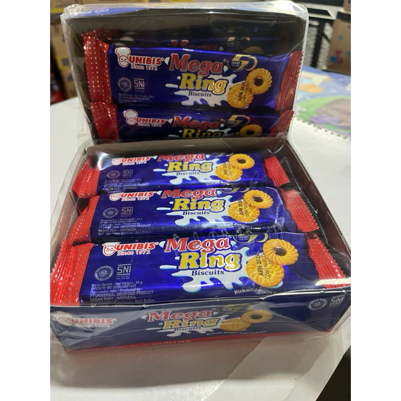 

mega ring, biscuit dengan lapis cokelat 1box isi 12 pcs