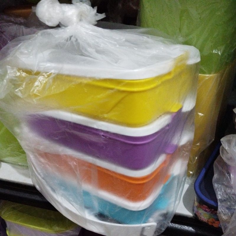 Tupperware Click To Go Rectangular 4 susun 4  warna