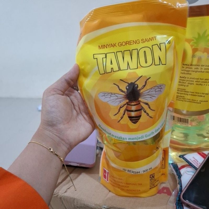 

Minyak Goreng Tawon kemasan pouch 900ml