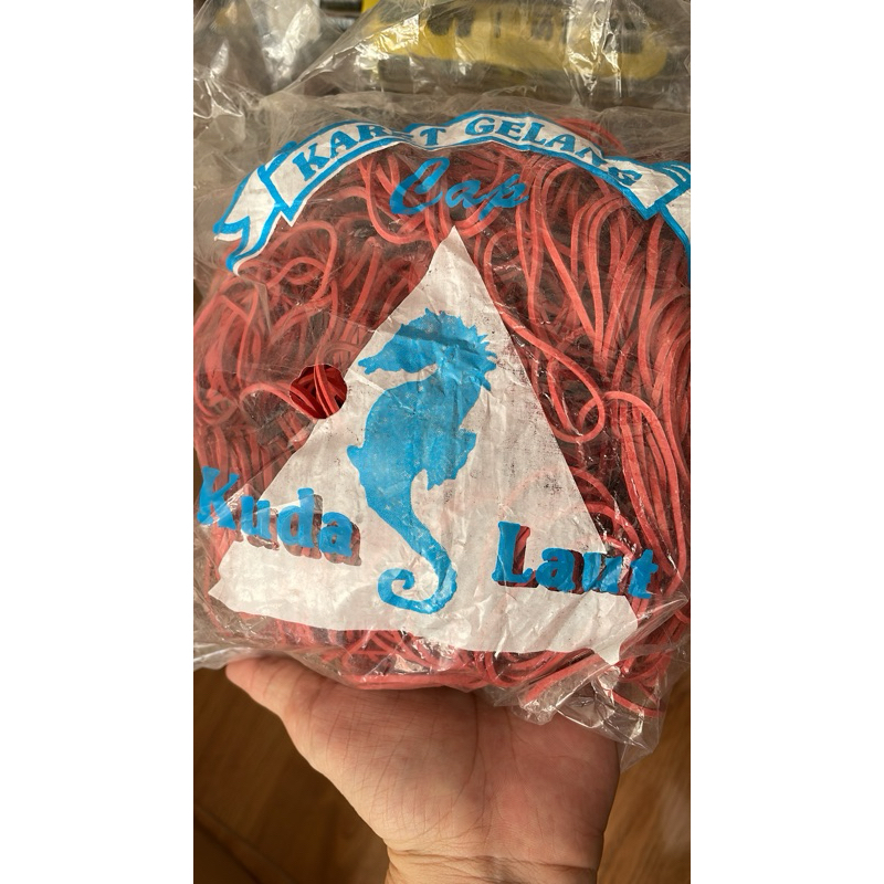 

karet gelang merah