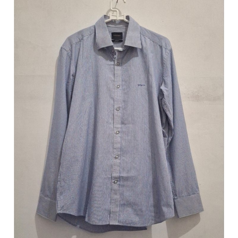 Kemeja Salur brand YEZAC warna navy cewek cowok bisa pakai. kemeja biru. kemeja navy