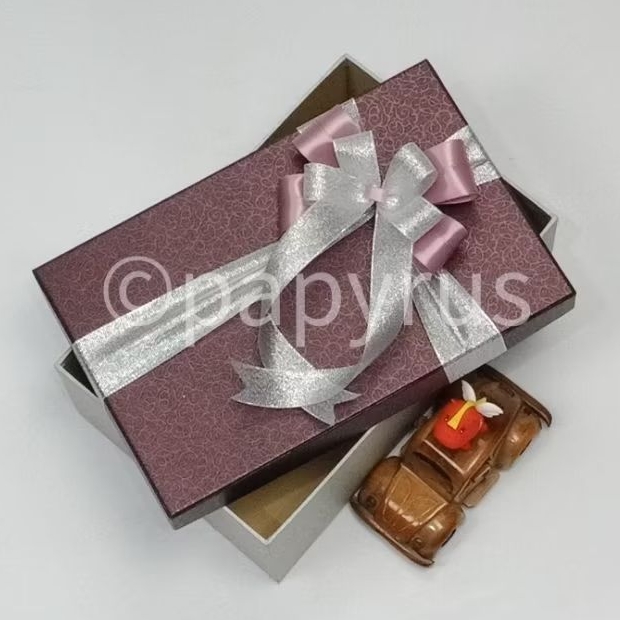 

PAPYRUS Kombinasi 17,5x27,5 Tinggi 5cm Kotak Kado Gift Box V2