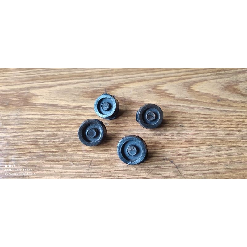 Karet jok Yamaha v80 original/karet peredam jok Yamaha v80 original/karet ganjal jok Yamaha v80 orig