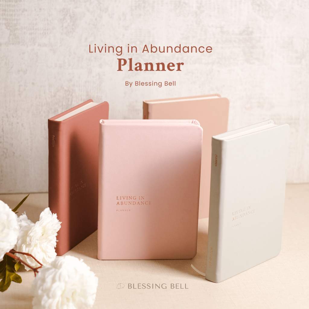 

Blessing Bell - Living in Abundance Planner / Undated Agenda 2025 Yearly Weekly