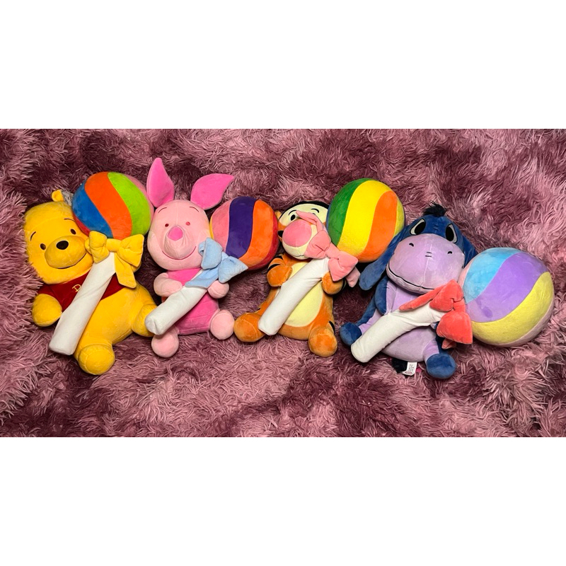Sekawan Boneka Pooh Piglet Tiger Eeyore Pegang Lolipop Besar