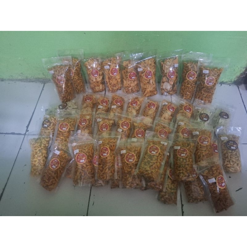 

basreng dan makaroni chili oil