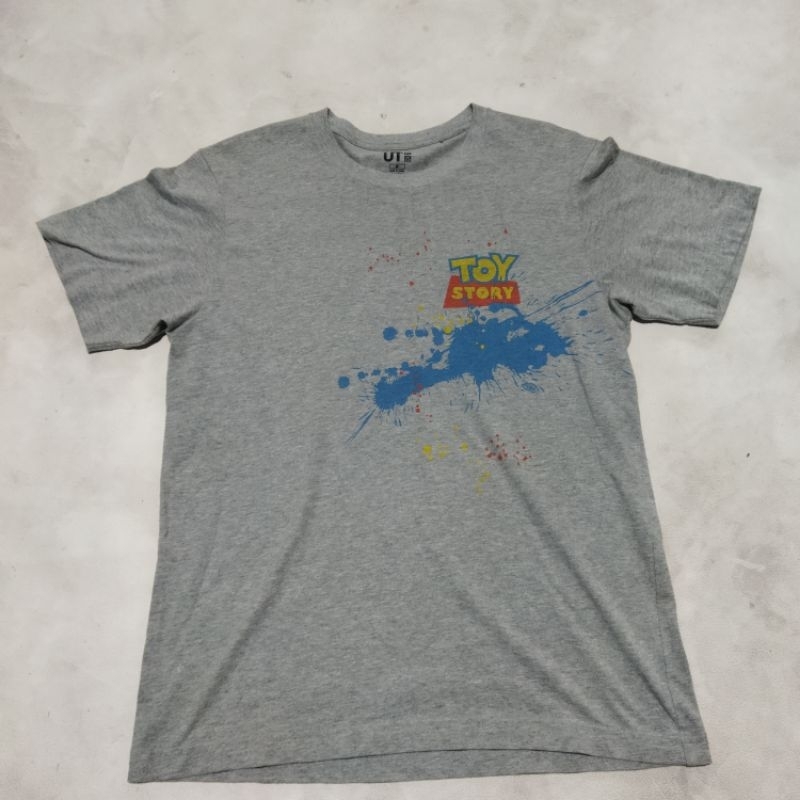 Baju kaos uniqlo x pixar abu