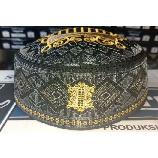 peci terompah bordir benang emas