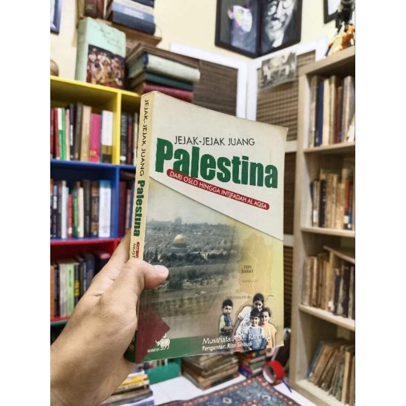 JEJAK JEJAK JUANG PALESTINA DARI OSLO HINGGA INTIFADAH AL AQSA - Musthafa Abd.Rahman