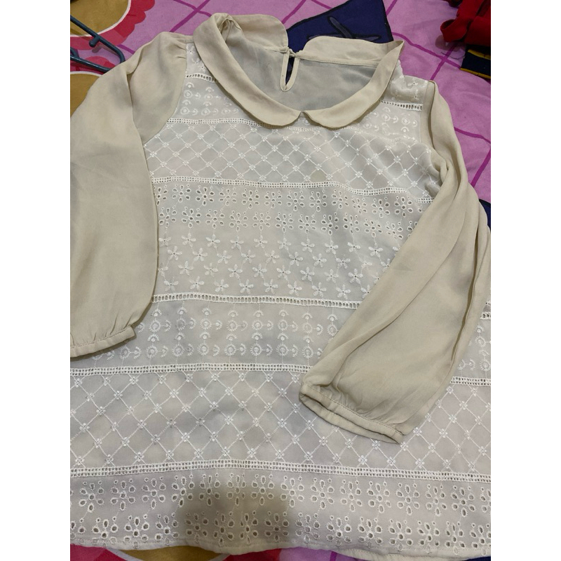preloved murah atasan lace panjang cream