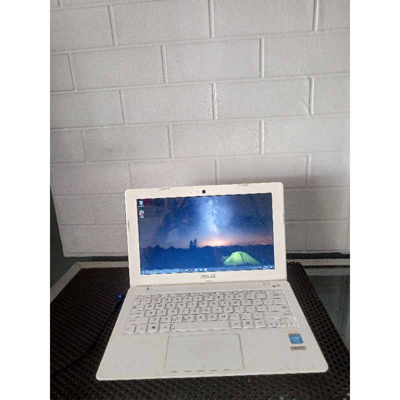 Laptop Asus X200CA