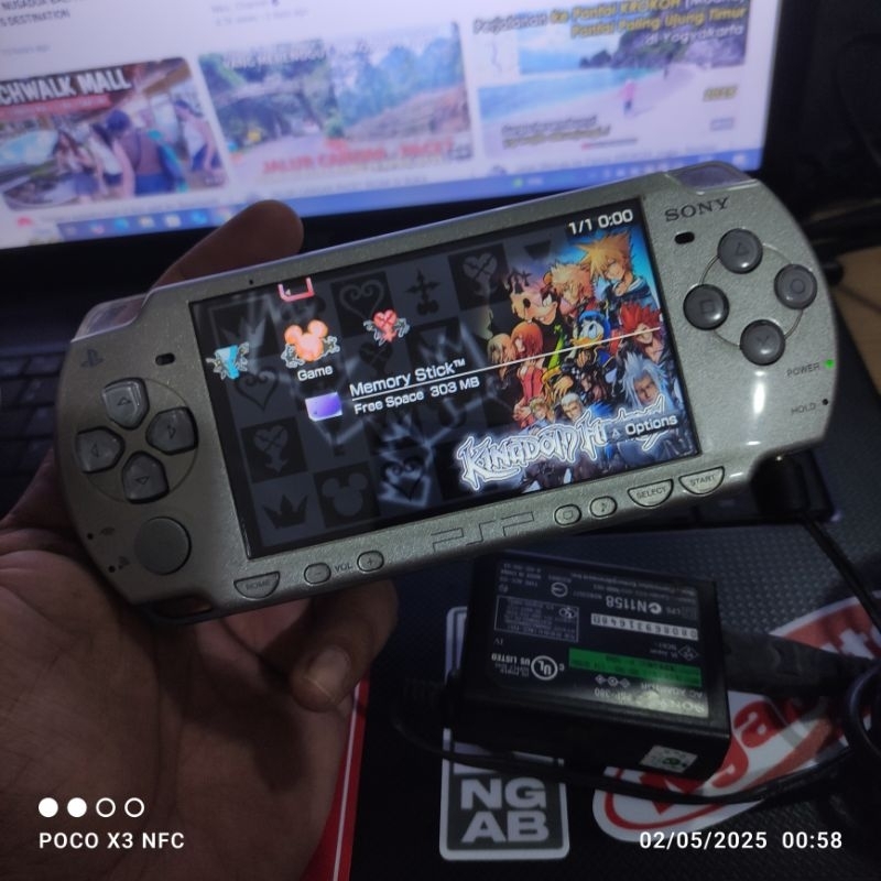 Sony PSP-E1000 Handheld Game Console Hitam 4.3 Inci TFT