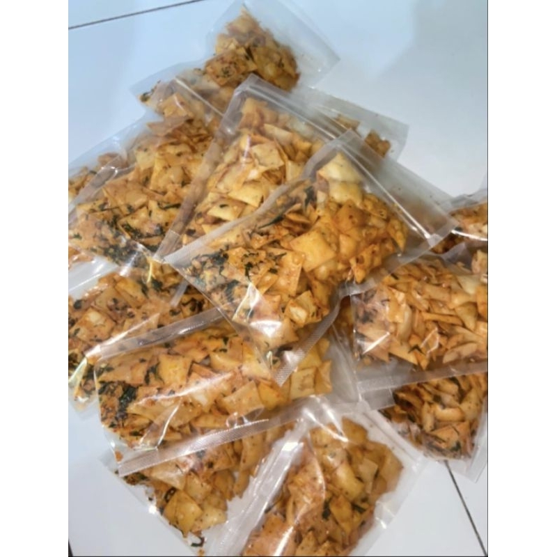 

Keripik Pangsit Pedas Asin Daun Jeruk