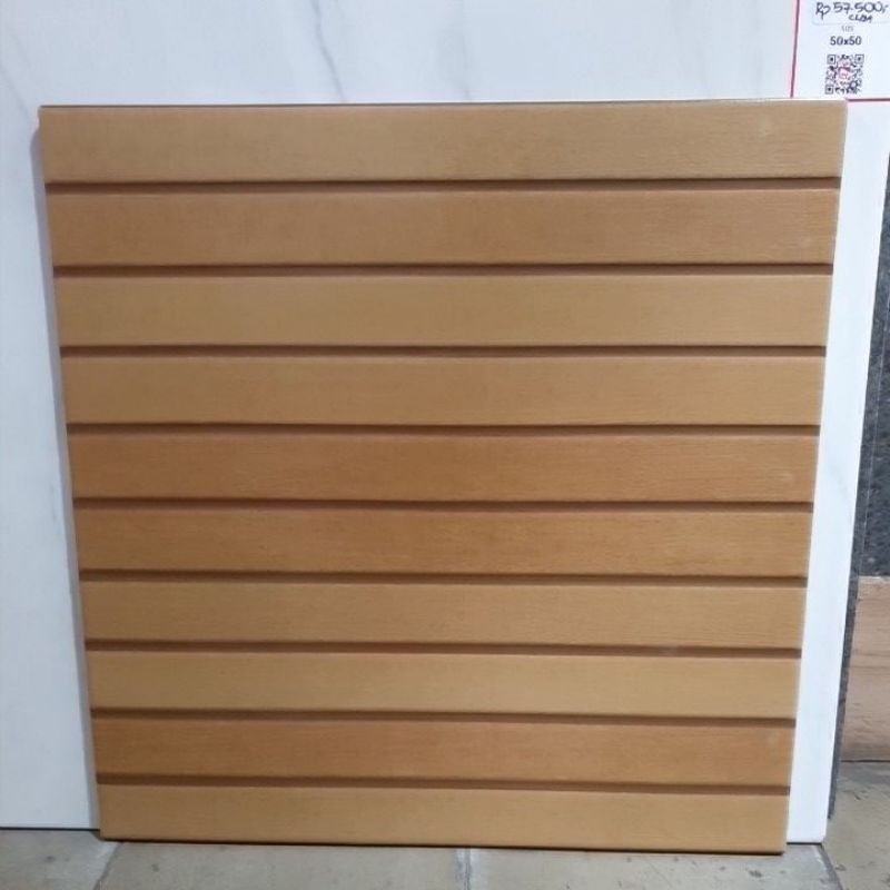 keramik lantai kamar mandi dapur teras garasi rumah motif kayu coklat ATENA 40x40 Spainwood Lcr