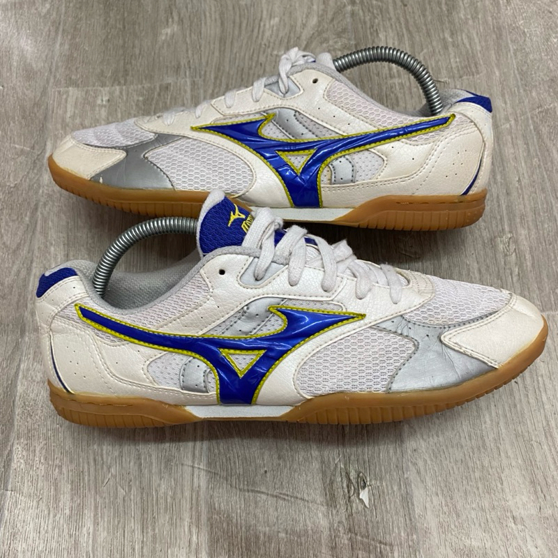 Sepatu batminton