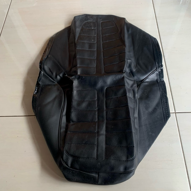 Kulit Cover Jok Krakap Jok Sarung Jok Motor SUZUKI A100