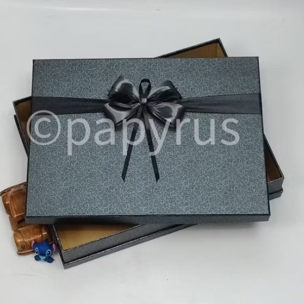 

PAPYRUS Sandwich 30x40 Tinggi 8cm Kotak Kado Gift Box Hadiah V1
