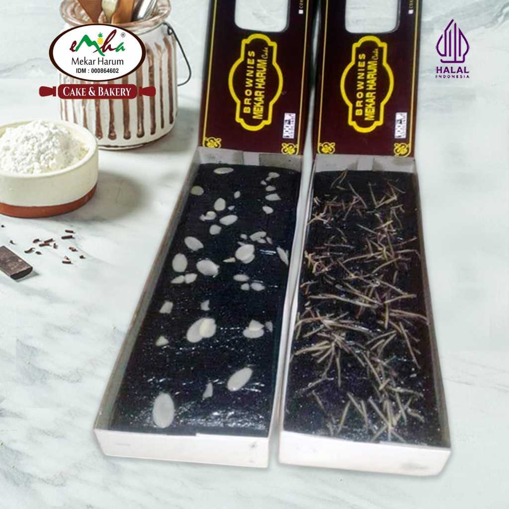 

BROWNIES BASAH TOPING ALMON UKURAN 30X10 LEZAT DAN NIKMAT