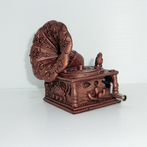 Pajangan Miniatur Gramofon Musik Antik – Mainan Musik Putar Castle in the sky Ghibli