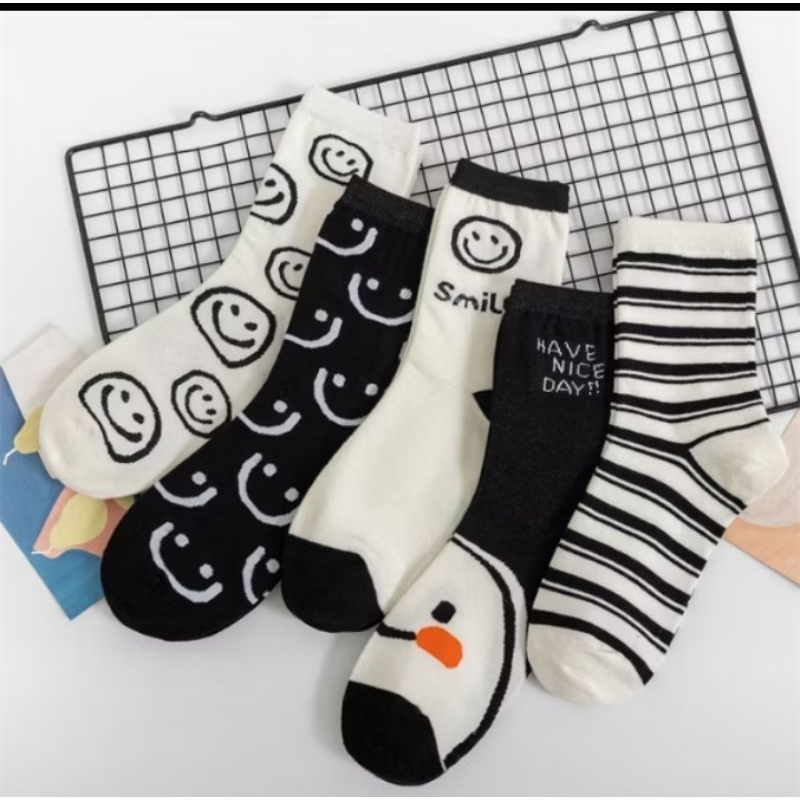 WK - Home's | Kaos Kaki Panjang Pria Wanita Motif Smile Garis Warna Hitam Putih 6846 Kaos Kaki Tingg