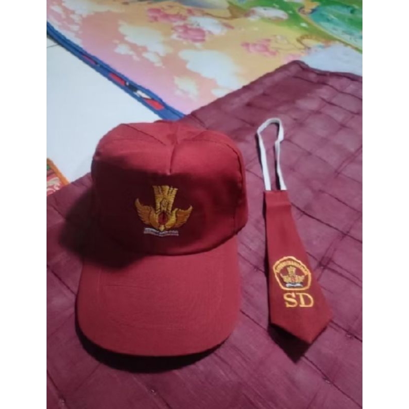 TOPI SD DAN DASI BORDIR