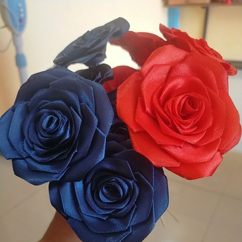 

Bunga Pita Satin Per Tangkai Tanpa Glitter