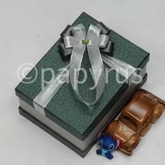 

PAPYRUS Sandwich 15x20 Tinggi 10cm Kotak Kado Gift Box Hadiah V2