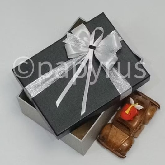 

PAPYRUS Kombinasi 15x20 Tinggi 5cm Kotak Kado Gift Box V3