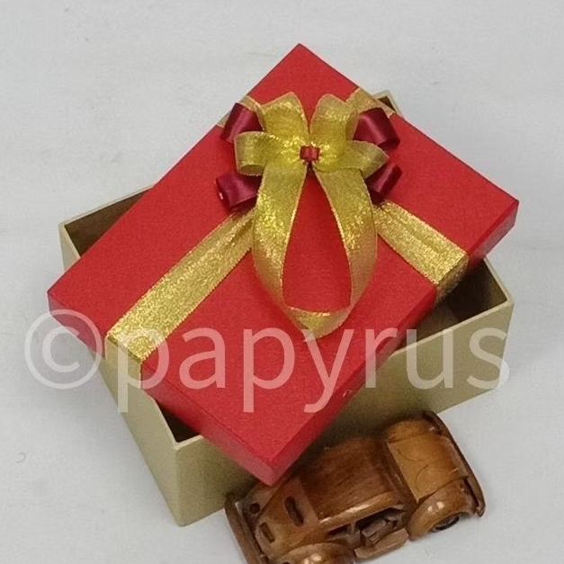 

PAPYRUS Kombinasi 15x20 Tinggi 10cm Kotak Kado Gift Box V2