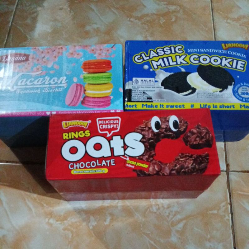 

Snack random ada lokal ada import