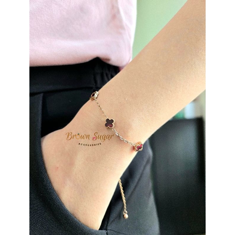 Gelang Serut Rose Gold K18 Clover Black Maroon Titanium Anti Karat