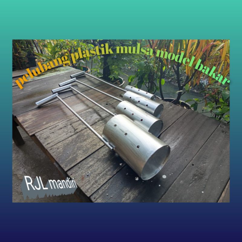 Alat pelubang plastik mulsa model bakar