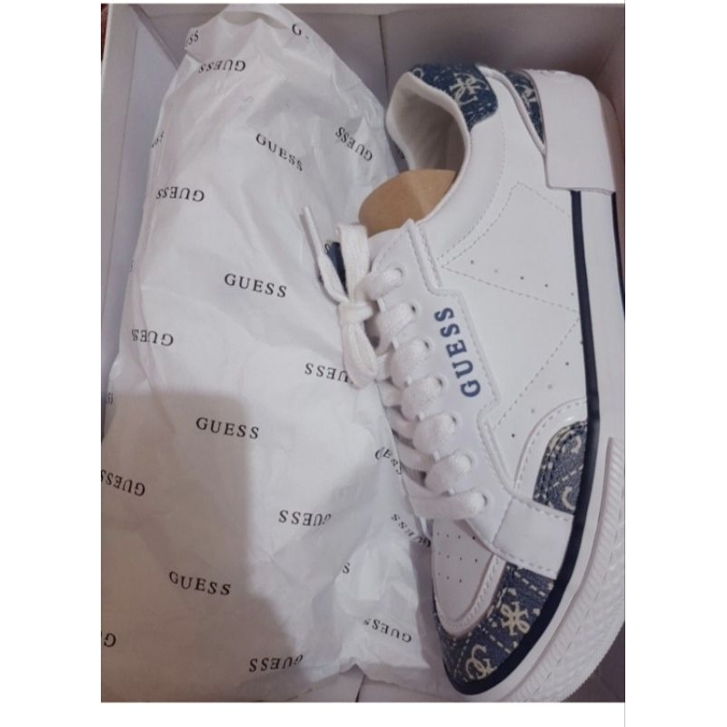 Preloved sepatu sneaker guess authentic