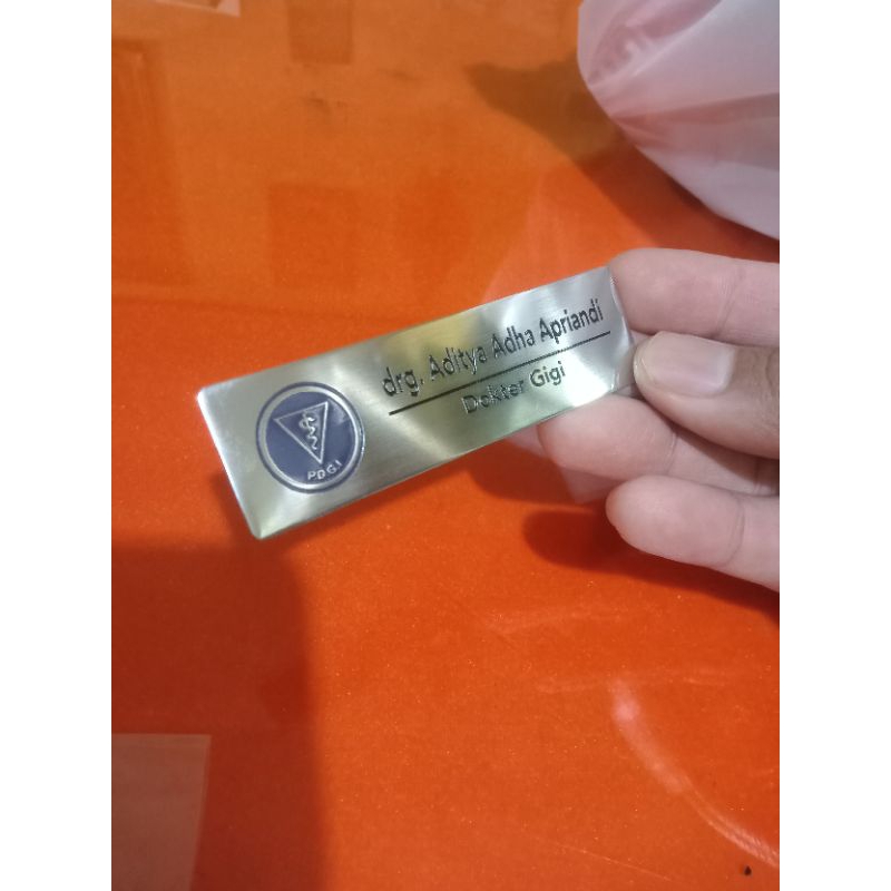 

Nametag Dokter Gigi Stainless PDGI Premium - Papan Nama Dokter Gigi Stainless