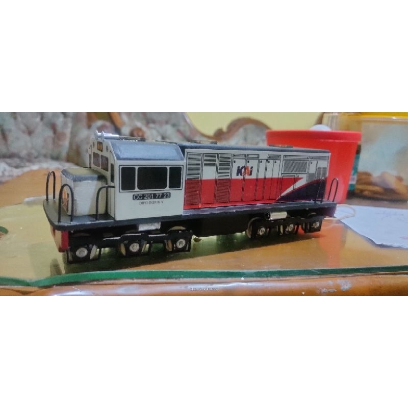 MINIATUR kereta api cc201