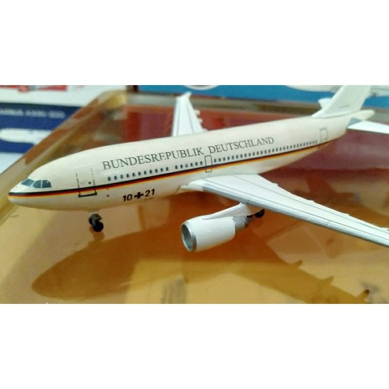 Diecast Pesawat Klasik Airbus A310 Luftwaffe Dragon Wings Original