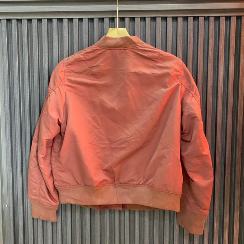 Preloved jaket pria Uniqlo ,jaket cowok ,jaket bomber