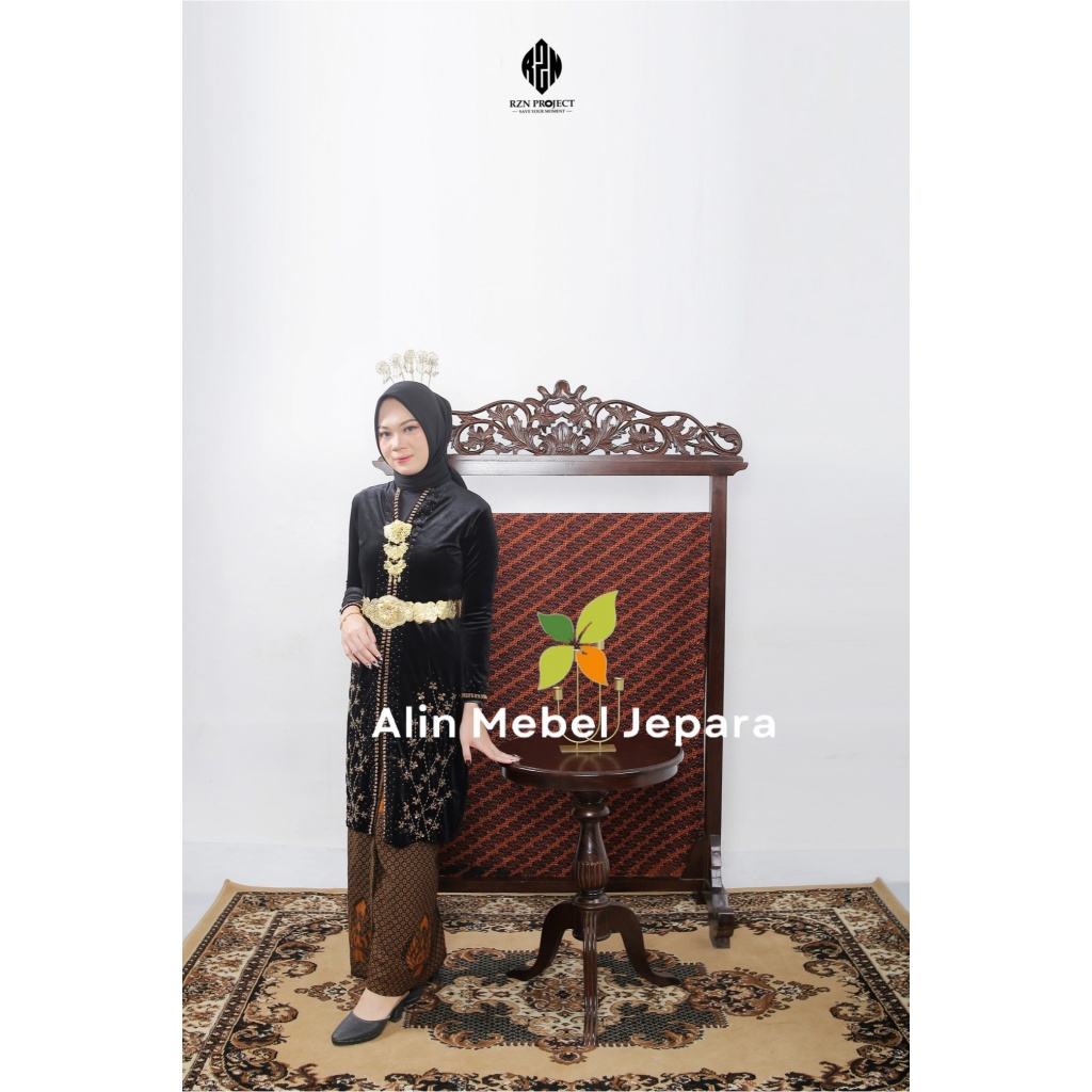 Meja Studio Foto, Gantungan Batik, Properti Studio Foto