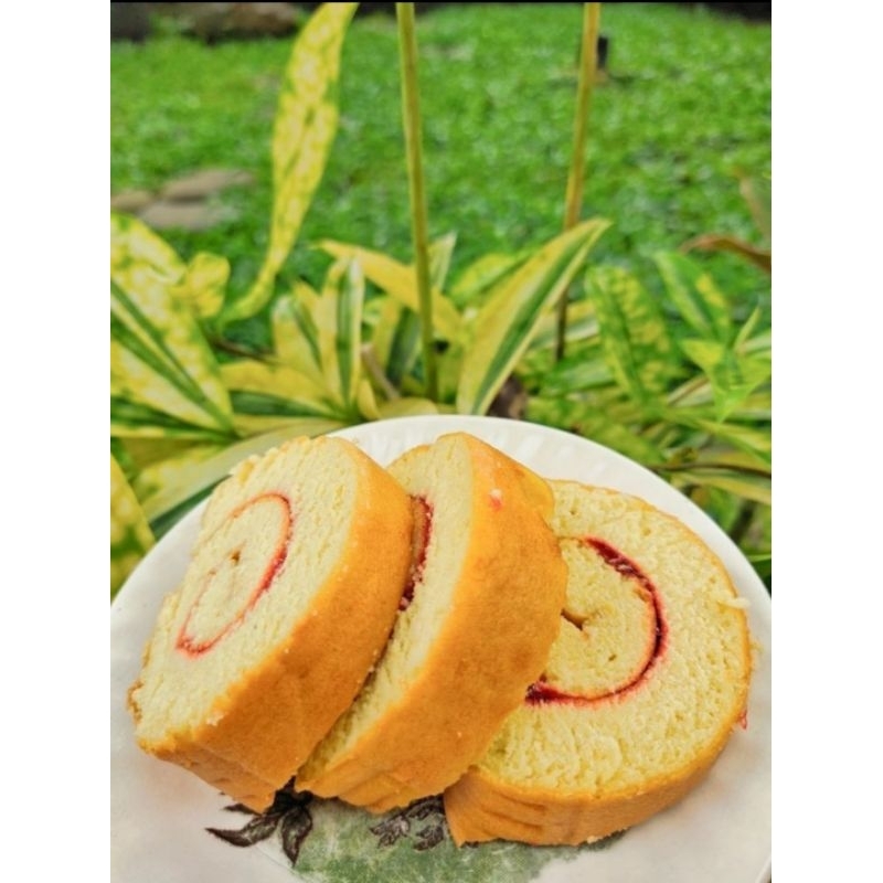

Bolu gulung strawberry 24×7cm 400g