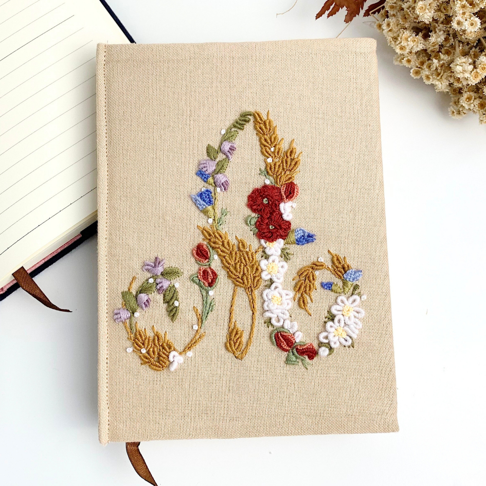 

BEAUTIFUL INITIALS BOOK EMBROIDERY