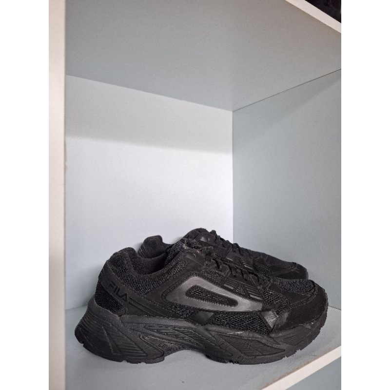 sepatu second fila full black