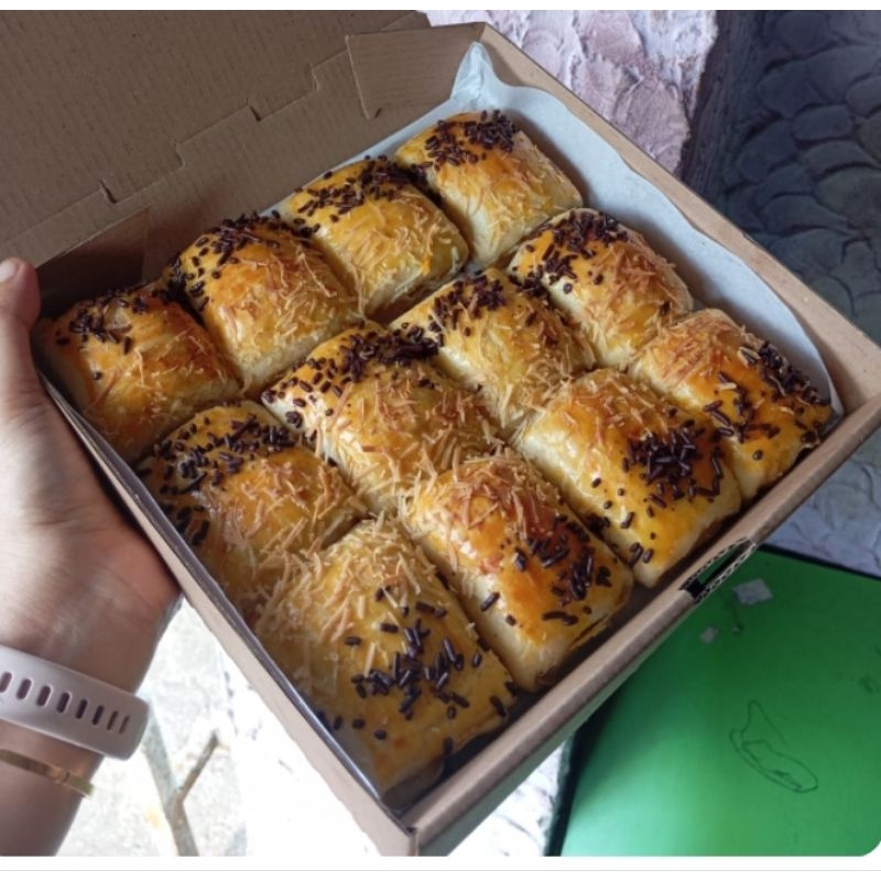 

BOLEN PREMIUM MIX COKLAT & KEJU (12 PCS)