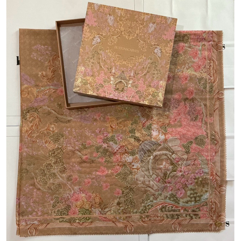 bs yucca Dubai parfum good condition preloved