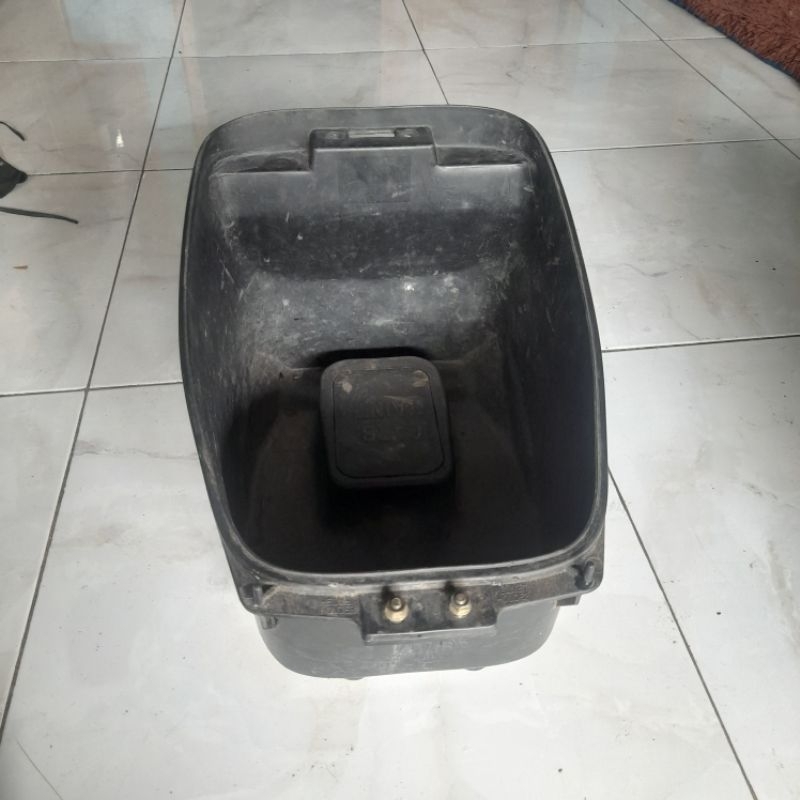 BOX LUGGAGE BAGASI KYMCO FREE EX 81250-LCB9-C000-CK , BEKAS ORIGINAL UTUH