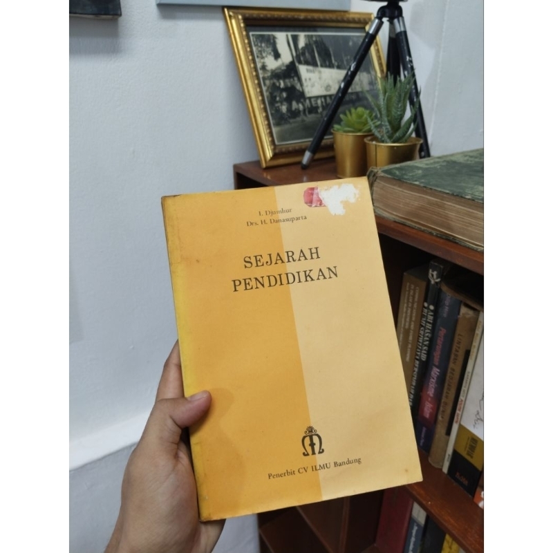 SEJARAH PENDIDIKAN - I. Djumhur & Drs. H. Danasuparta