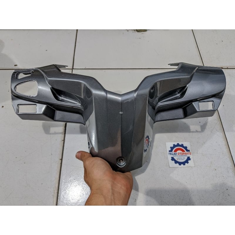 53206-KZR-600ZJ Cover Handle Rear Batok Stang Belakang Honda Vario 125 Old Silver Abu Abu Original