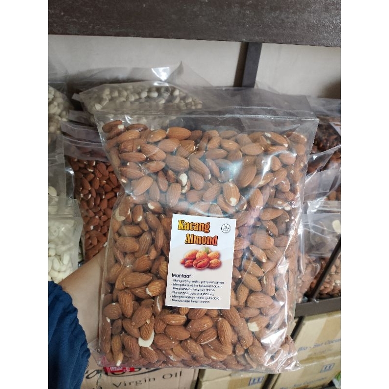 

Kacang Almond Ukuran 1kg dan 500gr sudah dipanggang