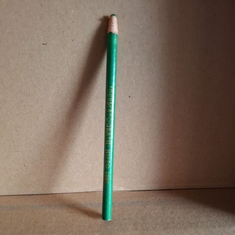 

pensil kaca/ dermatograph nippo hijau For skin, glass, metal, vinyl,celliphane etc