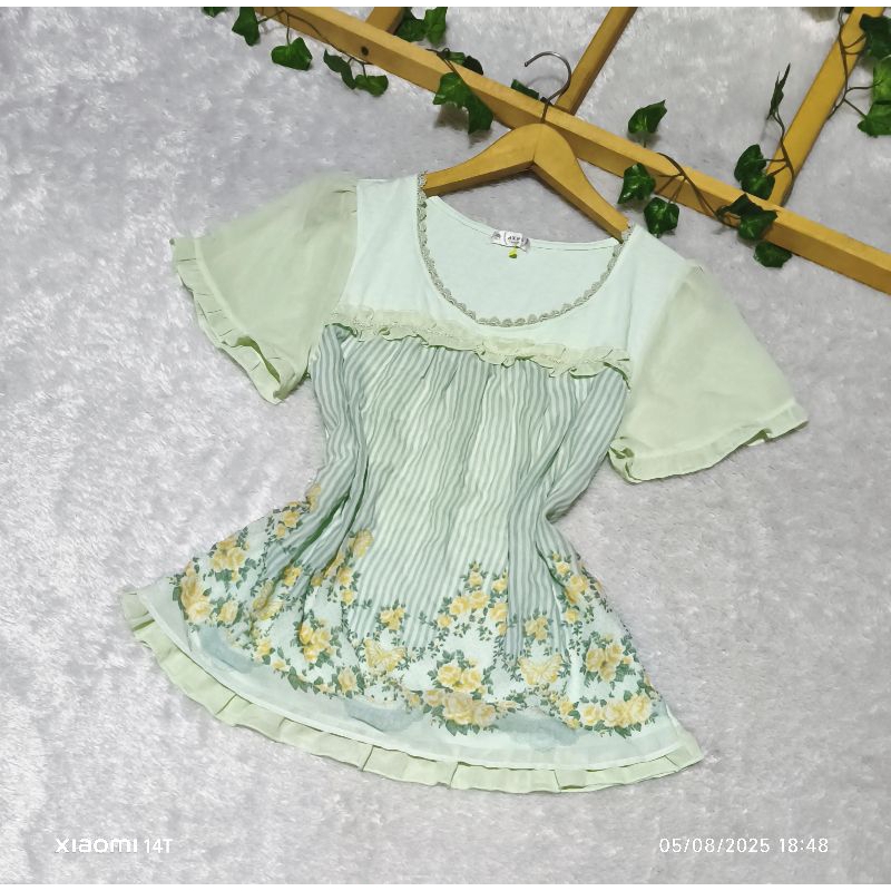 Atasan milkmaid Axes Femme top kawai