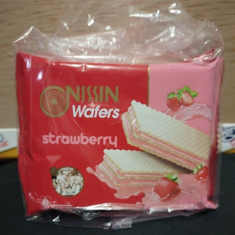 

Nissin wafers strawberry 1pak isi 5sachet